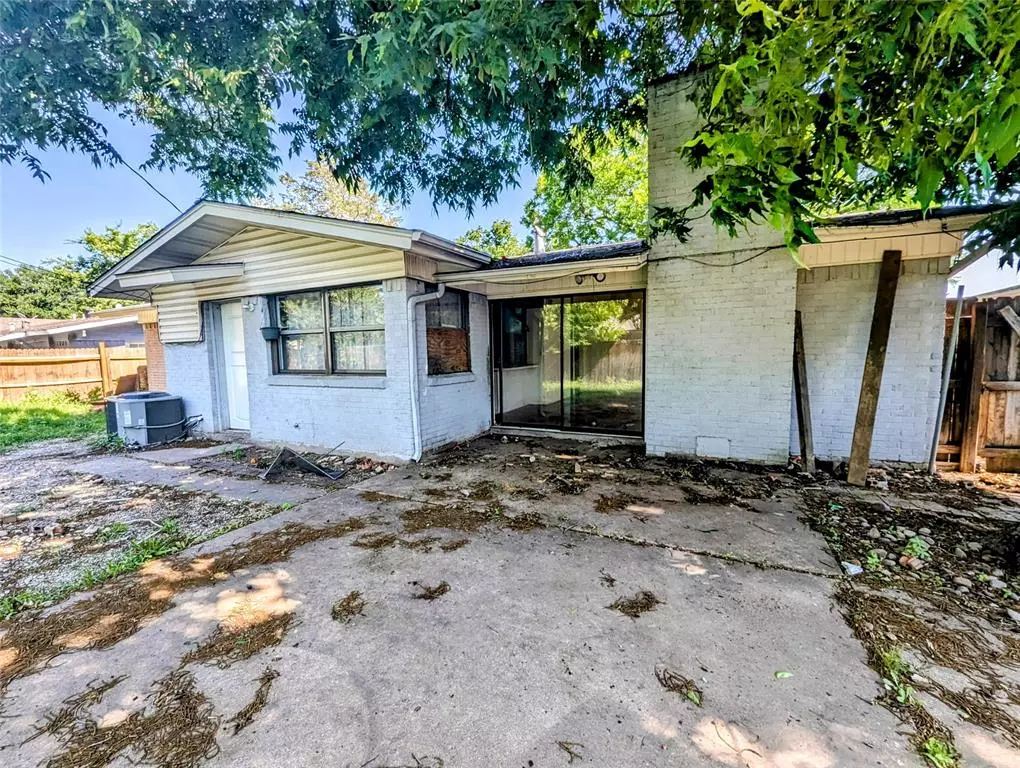 Dallas, TX 75229,3011 Royal Lane