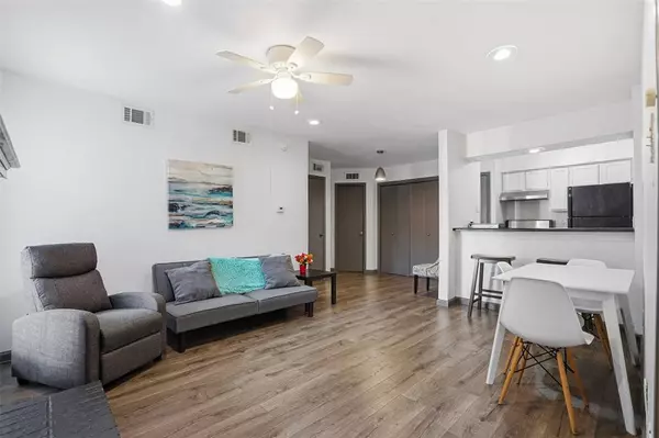 Dallas, TX 75243,9520 Royal Lane #207