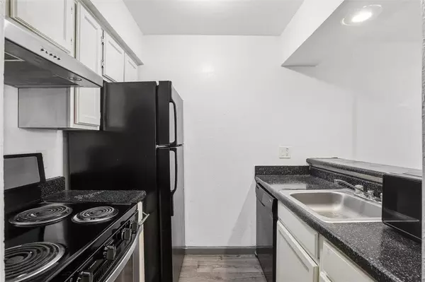 Dallas, TX 75243,9520 Royal Lane #207