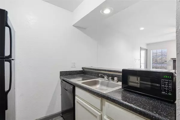 Dallas, TX 75243,9520 Royal Lane #207