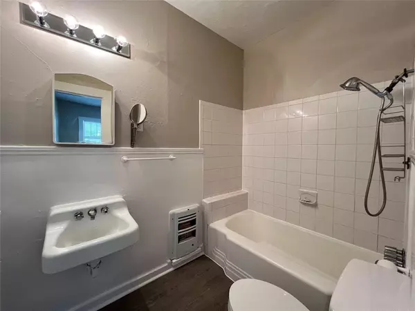 Denton, TX 76201,823 W Hickory Street