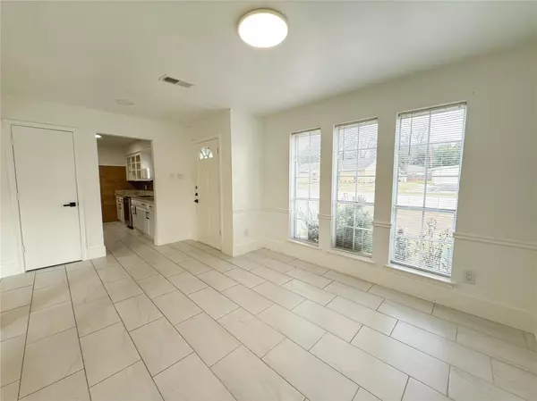 Dallas, TX 75240,7528 Thistle Lane