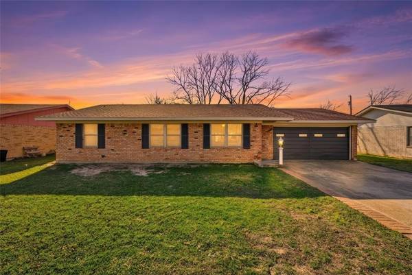 1008 Dossett Drive, Bellmead, TX 76705