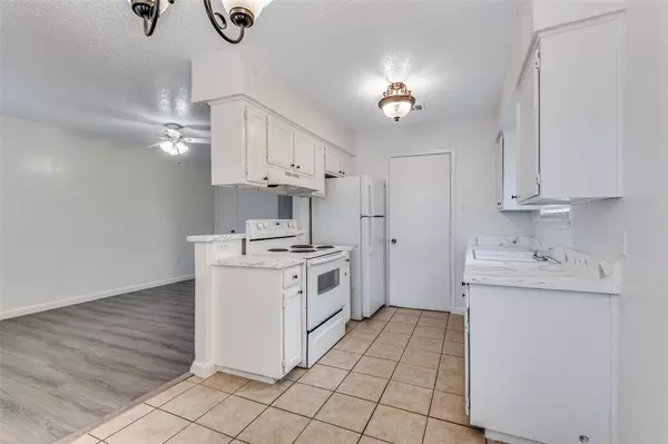 Arlington, TX 76010,215 Roberts Circle #D