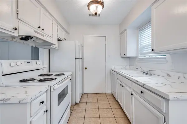 Arlington, TX 76010,215 Roberts Circle #D