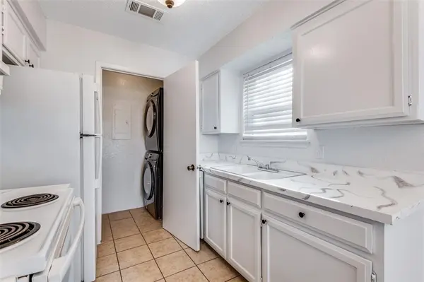 Arlington, TX 76010,215 Roberts Circle #D