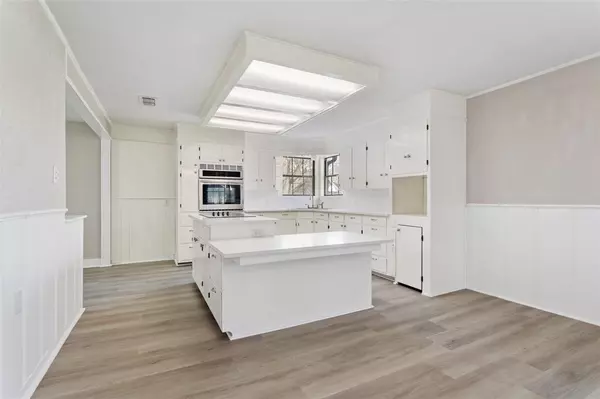 Lindale, TX 75771,411 N College Street