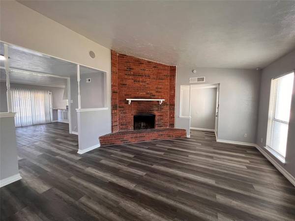 8506 Woodside Road, Rowlett, TX 75088