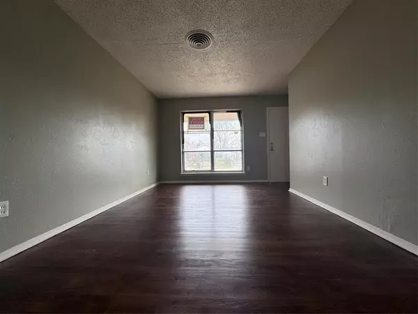 Dallas, TX 75217,811 Manhattan Drive