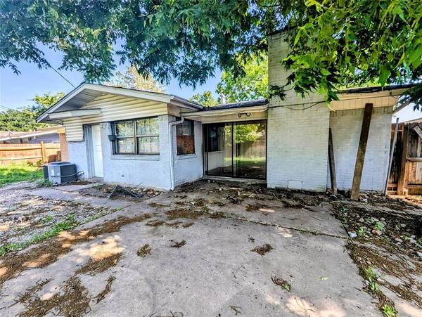 3011 Royal Lane, Dallas, TX 75229