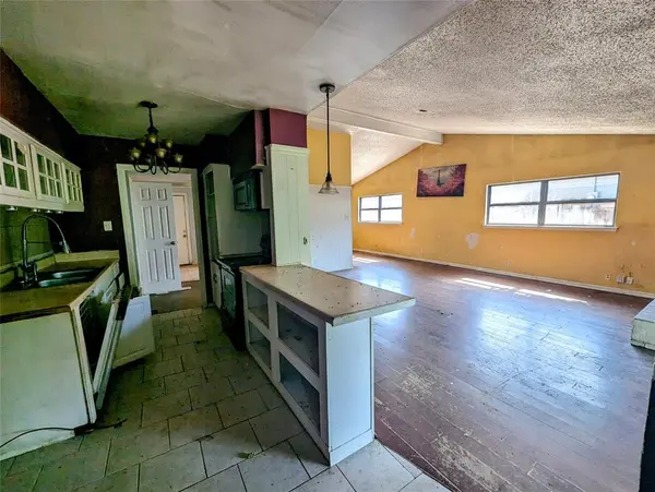 Dallas, TX 75229,3011 Royal Lane