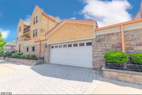 Bayonne City, NJ 07002,36 W 14Th St Unit 201 #201