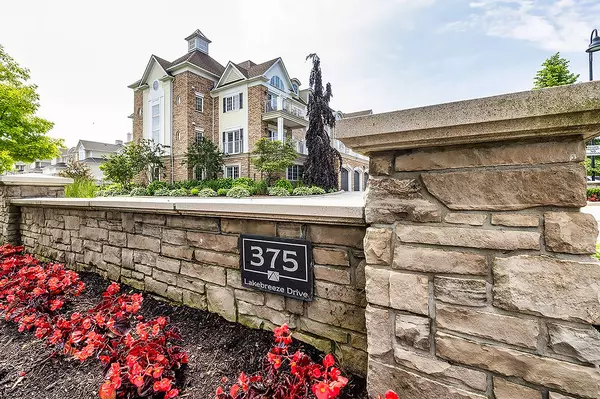 Clarington, ON L1B 0A3,375 Lakebreeze DR #102