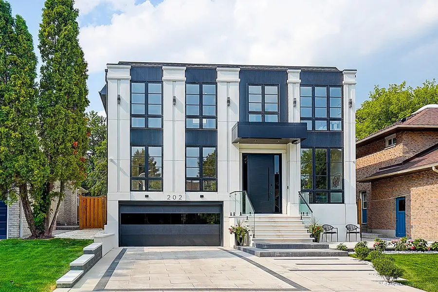 202 Carlton RD, Markham, ON L3R 3L8