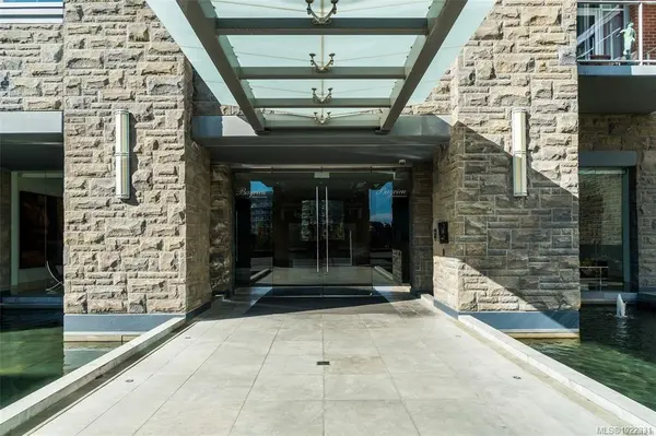 Victoria, BC V9A 0A1,100 Saghalie Rd #213