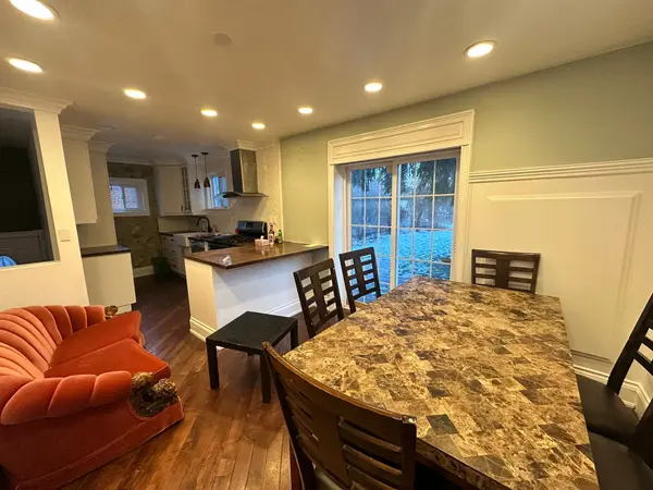 Toronto W10, ON M9V 1H4,15 College ST