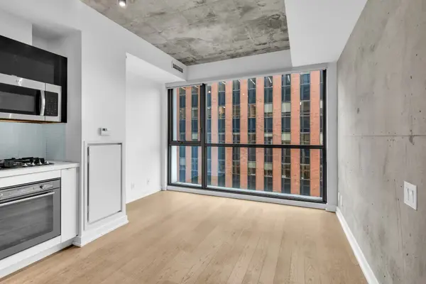 Toronto C01, ON M5V 0M8,39 Brant ST #723