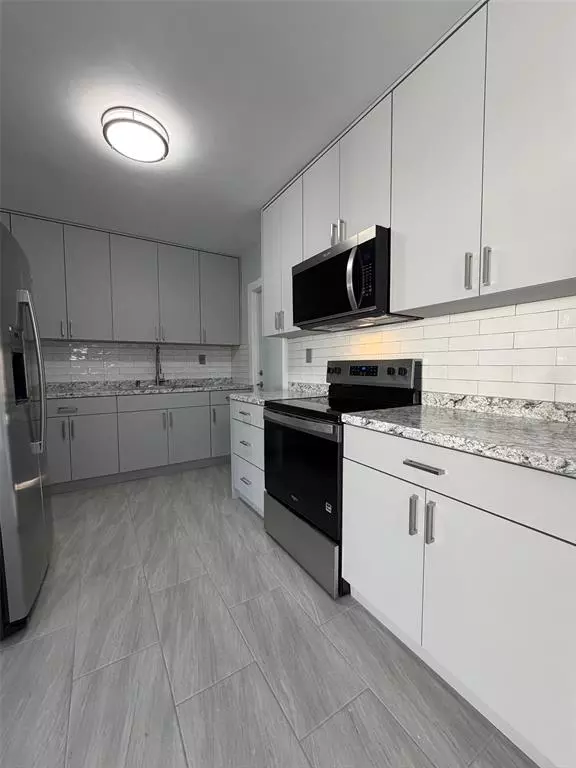 North Miami Beach, FL 33162,1966 NE 177