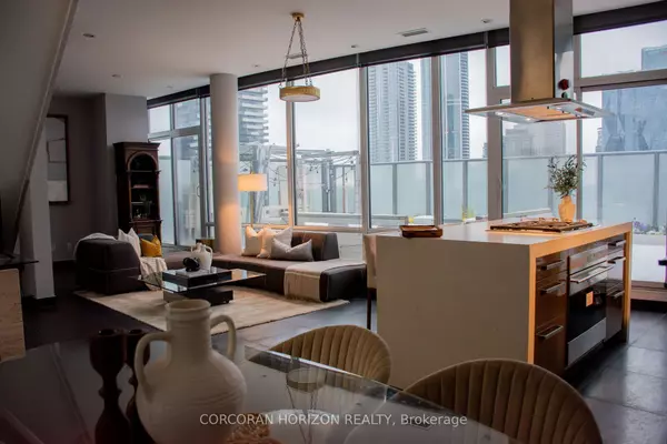 Toronto C08, ON M5E 0A2,1 Market ST #PH3301