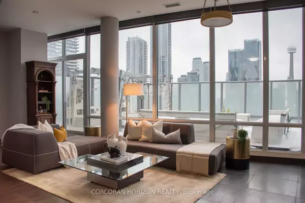 1 Market ST #PH3301, Toronto C08, ON M5E 0A2