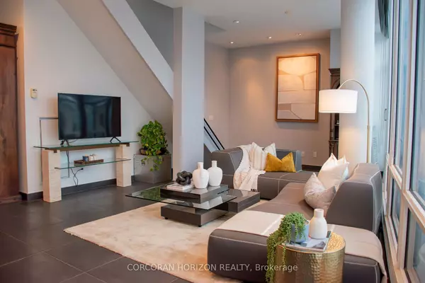 Toronto C08, ON M5E 0A2,1 Market ST #PH3301