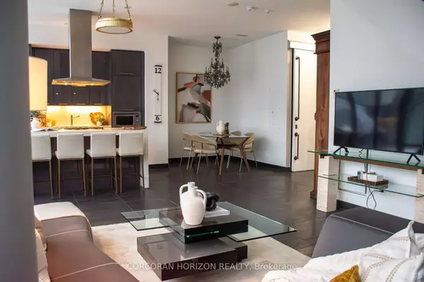 Toronto C08, ON M5E 0A2,1 Market ST #PH3301