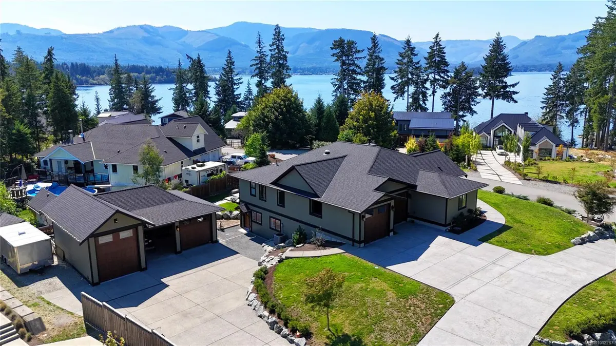 Lake Cowichan, BC V0R 2G1,7375 Lakefront Dr