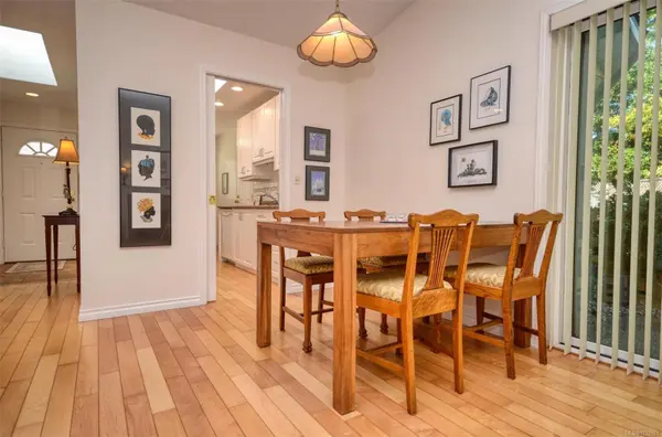 Saanich, BC V8Y 2X5,5156 Cordova Bay Rd #7