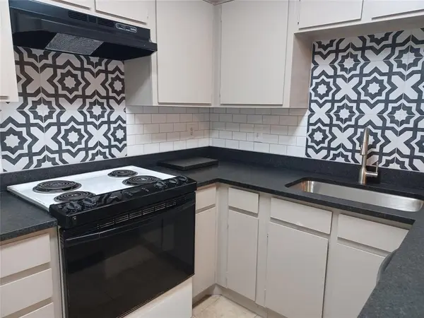 Arlington, TX 76012,502 Dipert Court