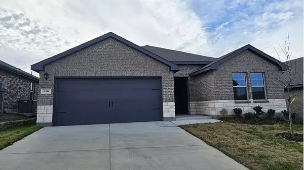 910 Newport Drive, Ferris, TX 75125