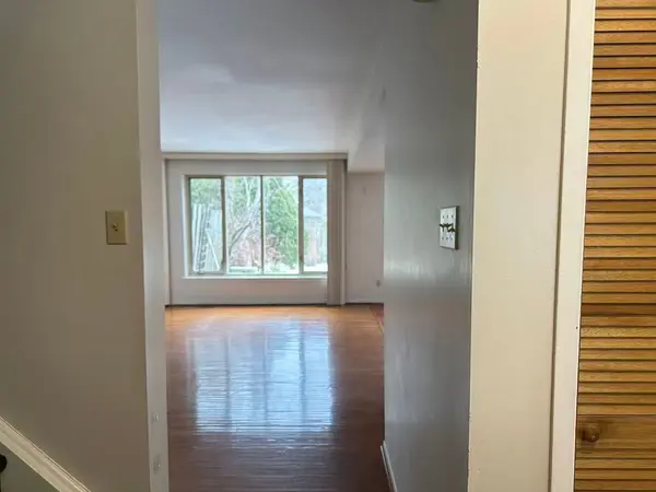 Toronto C15, ON M2J 3M9,63 Cairnside CRES