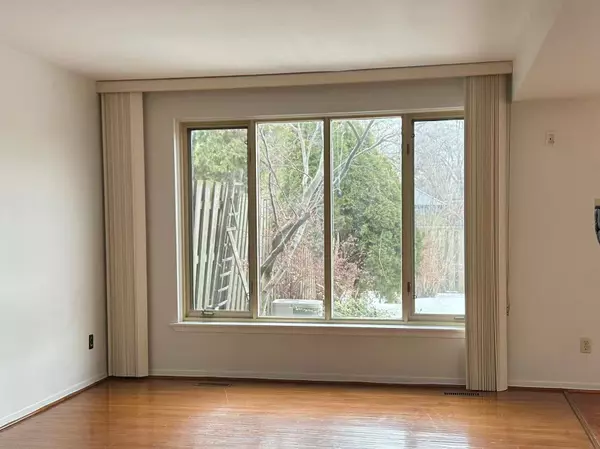 Toronto C15, ON M2J 3M9,63 Cairnside CRES