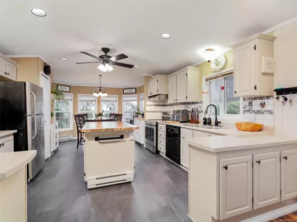 7583 Central Saanich Rd #115, Central Saanich, BC V8M 2B6