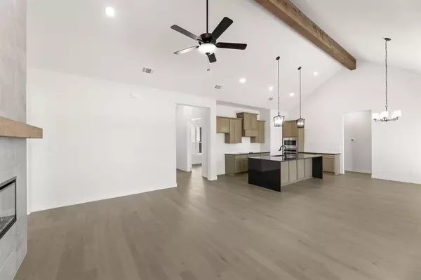 Azle, TX 76020,317 Slimp Bluff