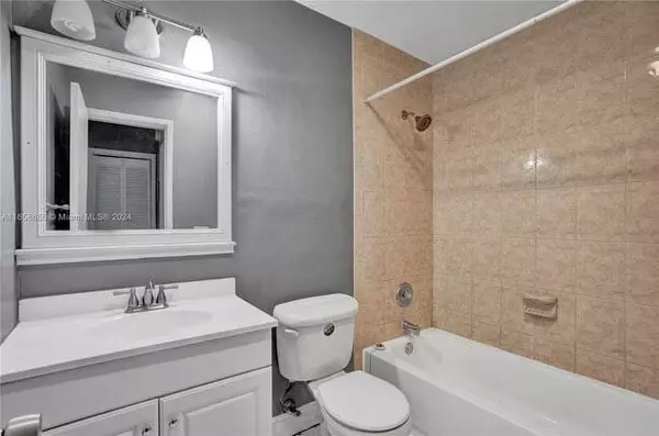 Oakland Park, FL 33306,1816 E Oakland Park Blvd #64