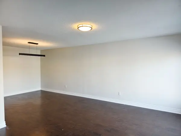 Mississauga, ON L5L 1H7,2615 Windjammer RD #Upper