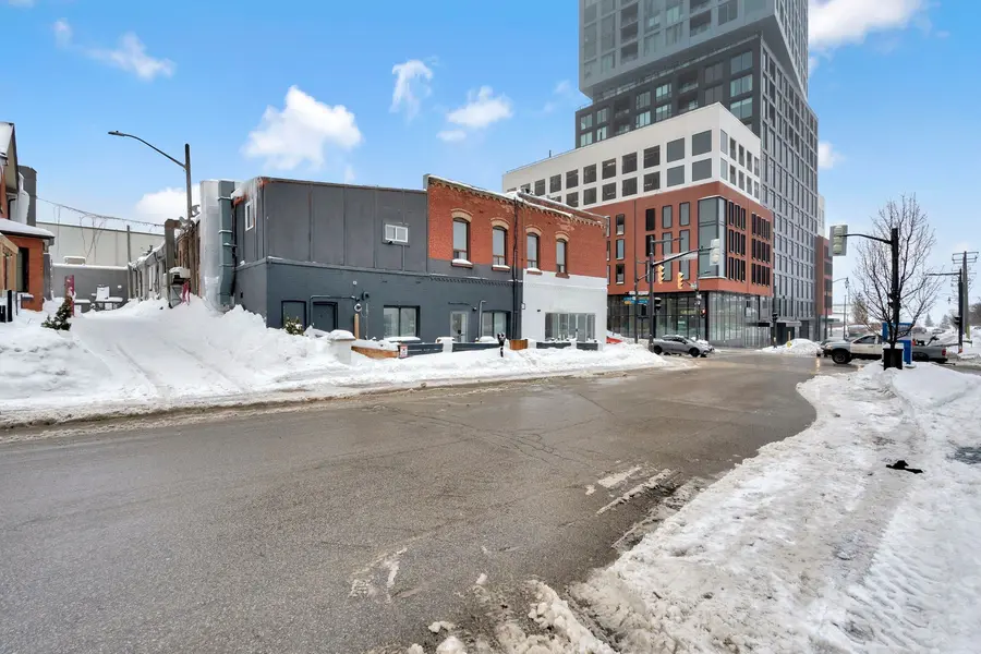 66 Dunlop ST W, Barrie, ON L4N 1A4