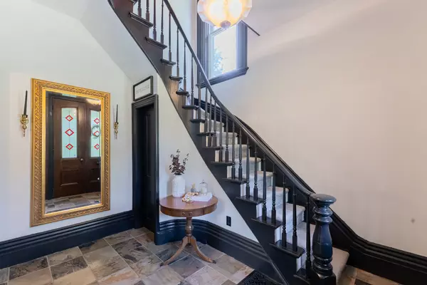 North Middlesex, ON N0M 2K0,283 Hastings ST