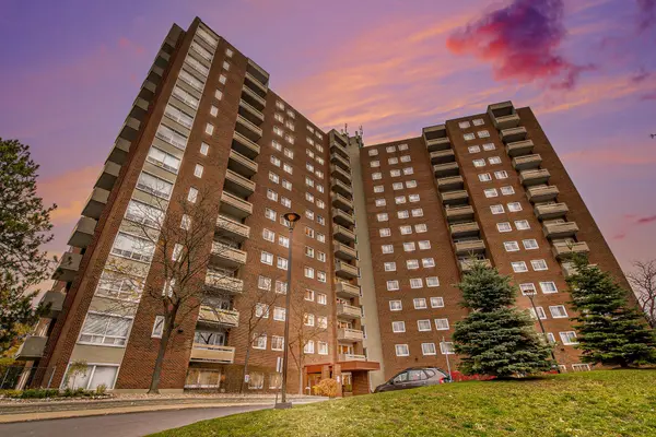 Beacon Hill North - South And Area, ON K1J 8H8,915 Elmsmere RD #314