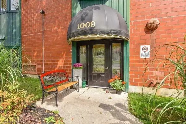 Cambridge, ON N3H 3P3,1009 Queenston RD #206