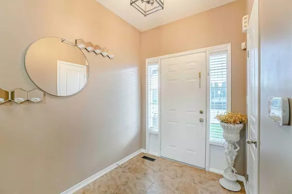 Hamilton, ON L8E 0H2,170 Palacebeach TRL #40