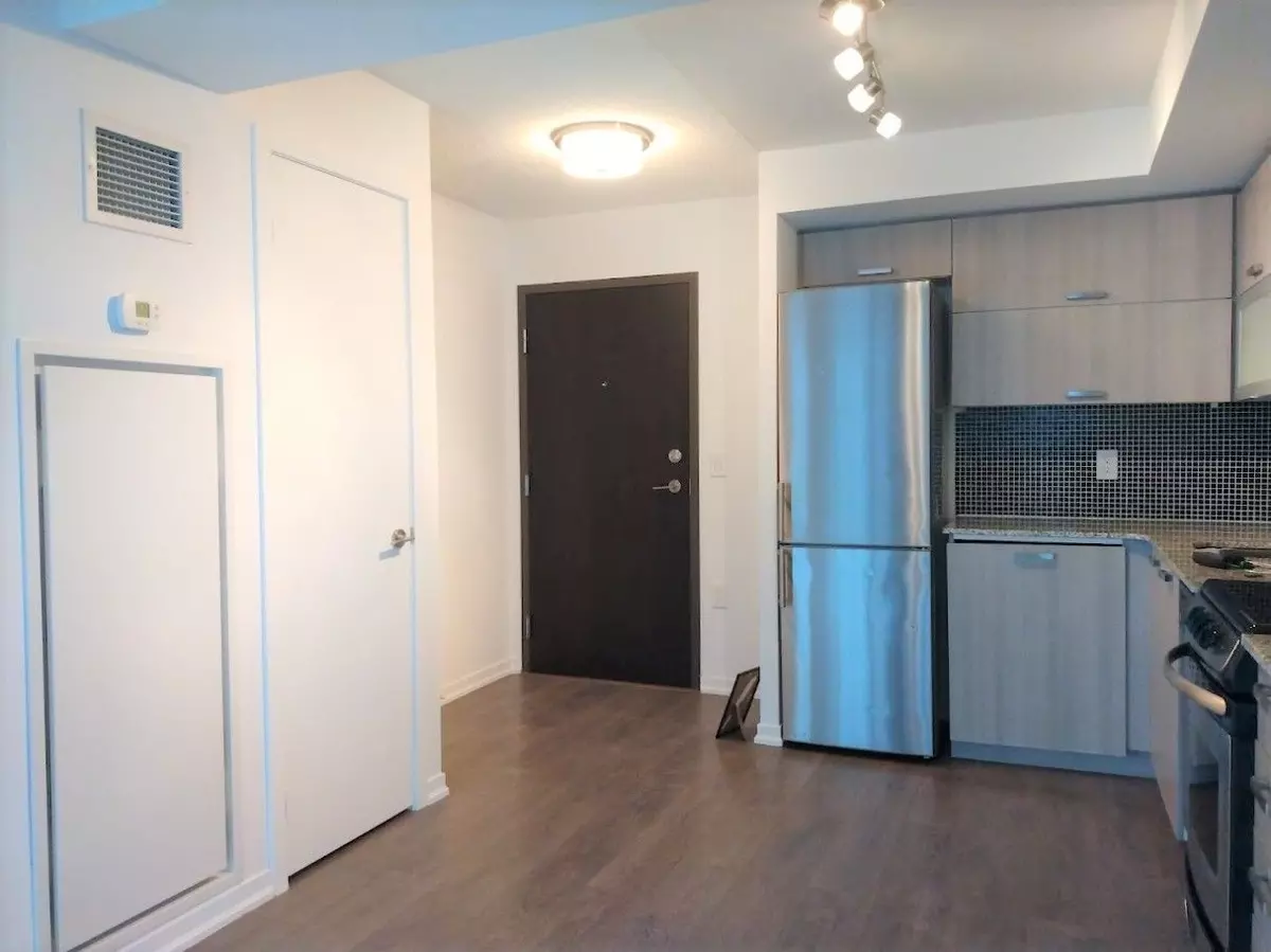 Toronto C01, ON M6J 0C7,36 Lisgar ST #LPH17