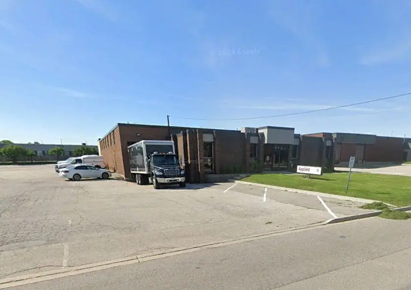 Mississauga, ON L4W 1A9,1275 Crestlawn DR