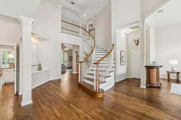 Dallas, TX 75243,8904 Meadowknoll Drive