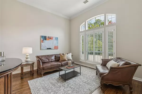 Dallas, TX 75243,8904 Meadowknoll Drive