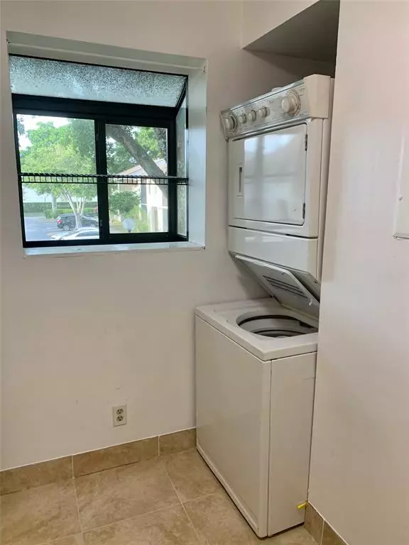 Pompano Beach, FL 33069,511 Gardens Dr #204