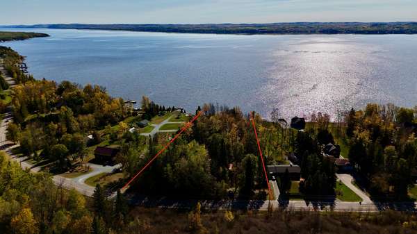 692 Dawson Point RD, Temiskaming Shores, ON P0J 1P0