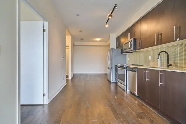 Mississauga, ON L5B 0G3,4011 Brickstone Mews #1801