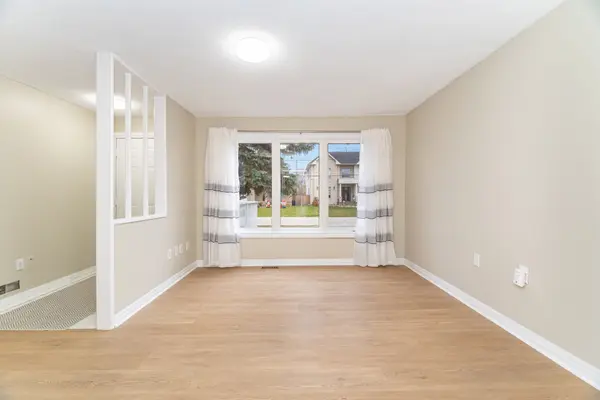 Burlington, ON L7R 3W9,983 Cleta ST