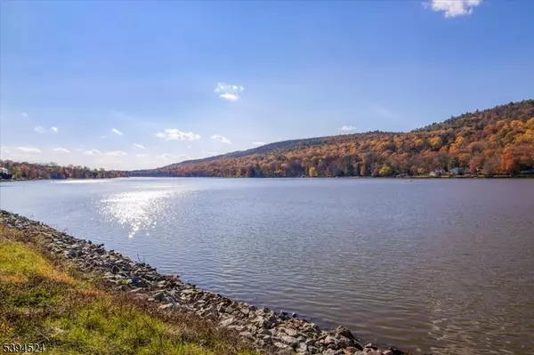 11 Bushwick Ln, West Milford Twp., NJ 07480